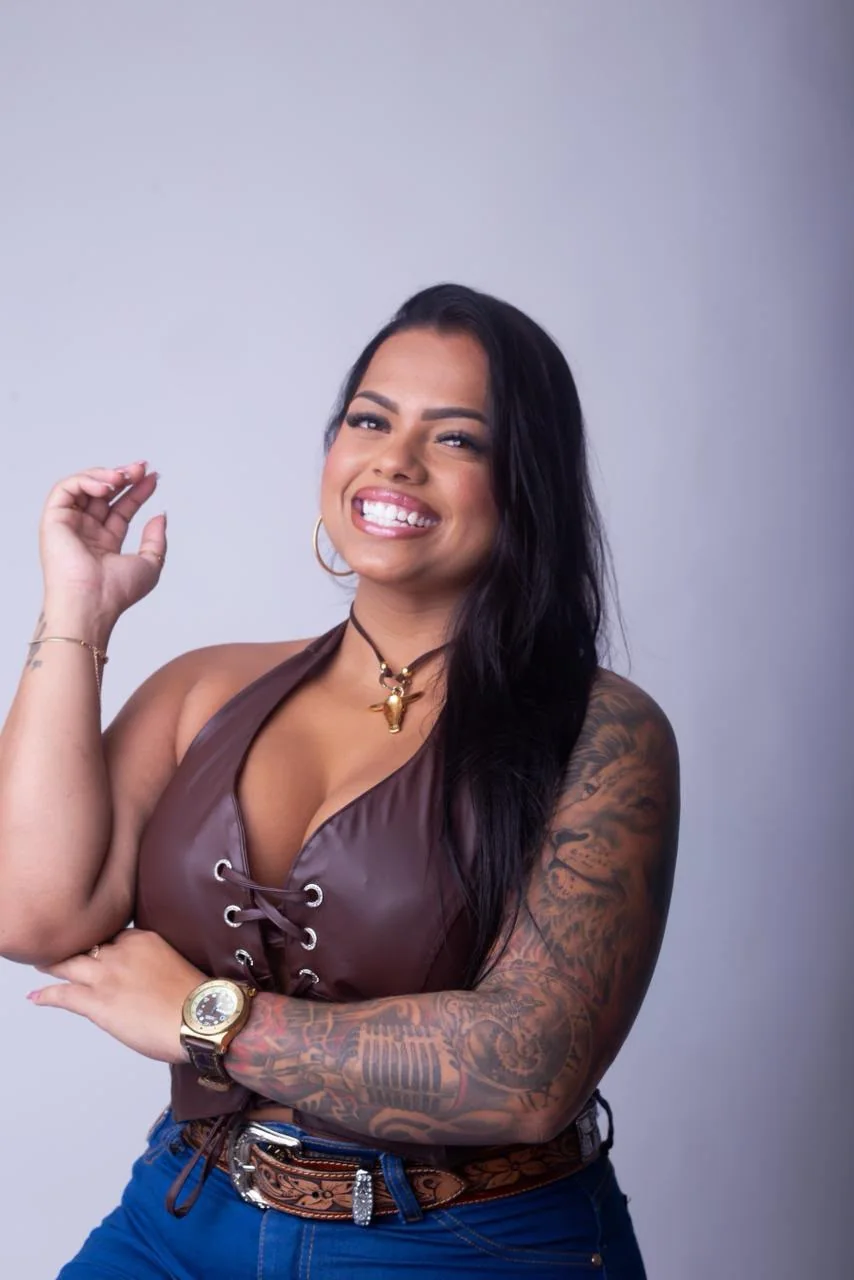 Retrato de Jéssica Faria sorrindo